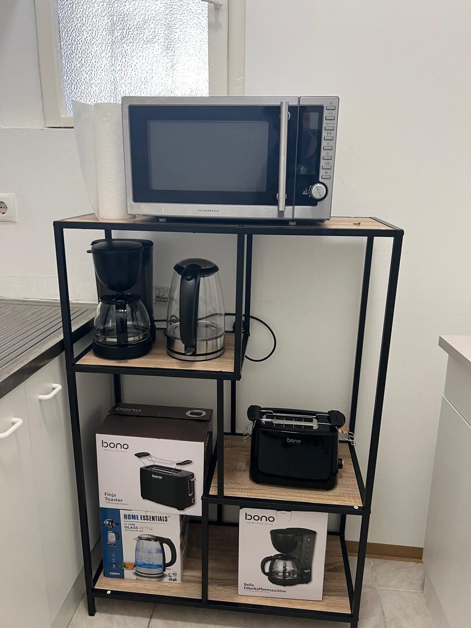 Basic Apartment | Private kitchen | Fridge, microwave, oven, stovetop