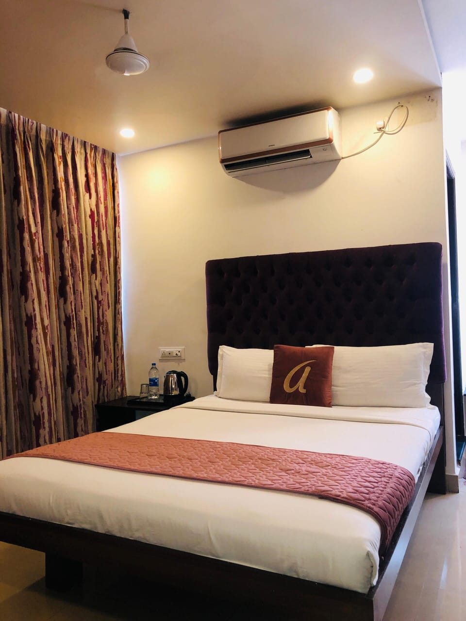 Premium bedding, pillowtop beds, desk, laptop workspace