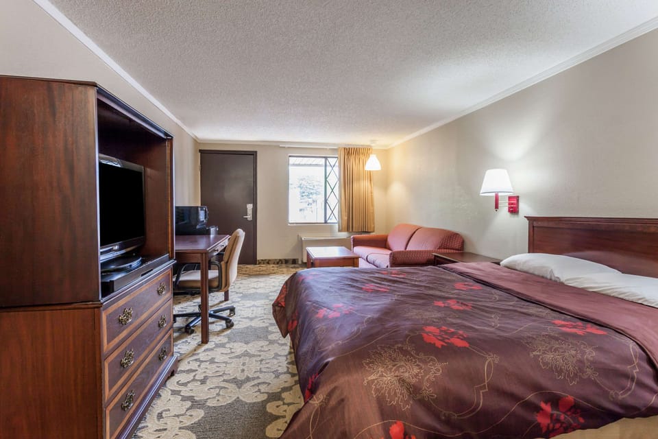 Desk, free WiFi, bed sheets, alarm clocks