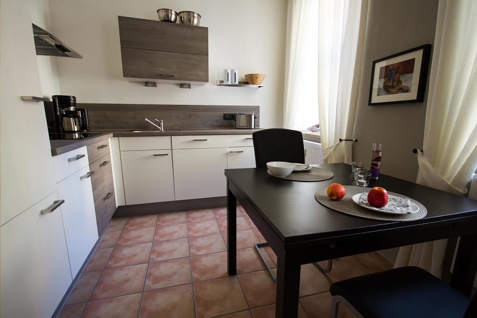 Classic Apartment, 1 Bedroom, Patio, Garden View | In-room dining