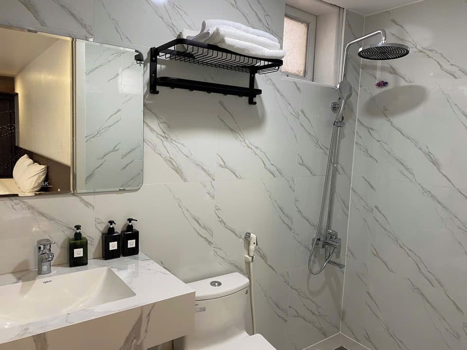 Standard Room, 2 Queen Beds | Bathroom | Slippers