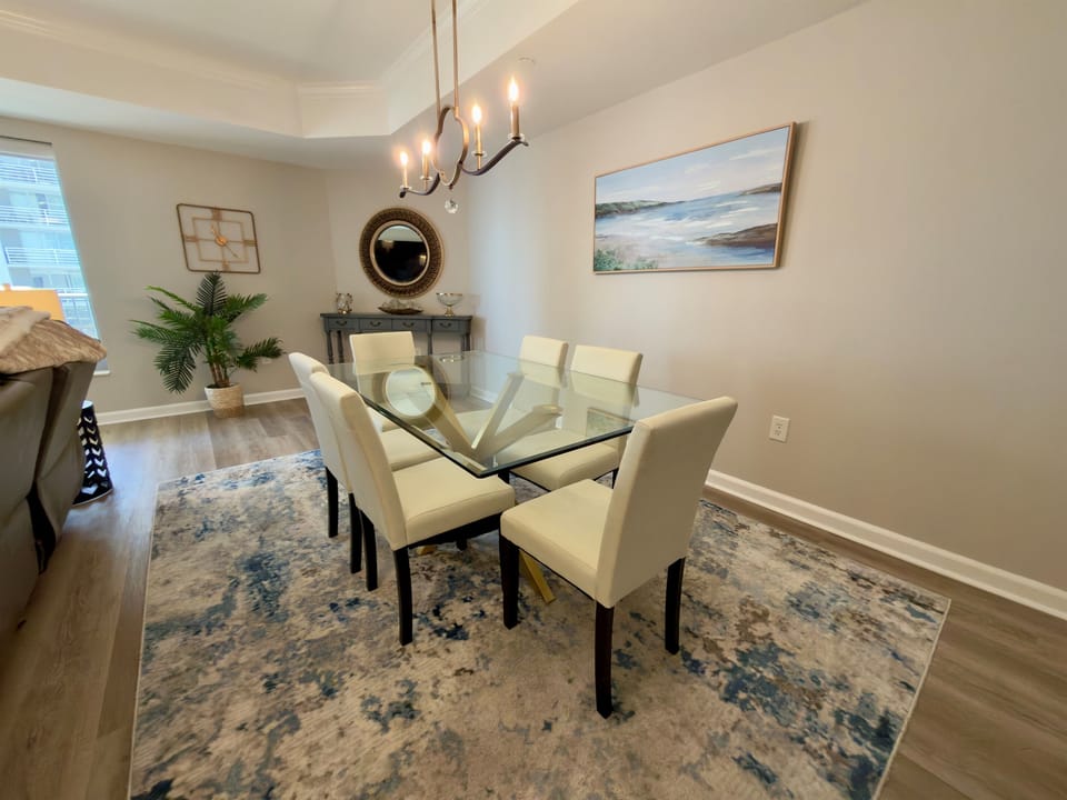 Dining area- seating for 6