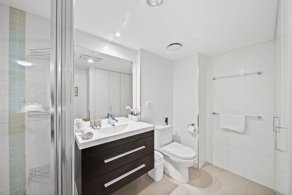 Braddon Retreat: Spacious 1-bed With Parking Apartment in Canberra