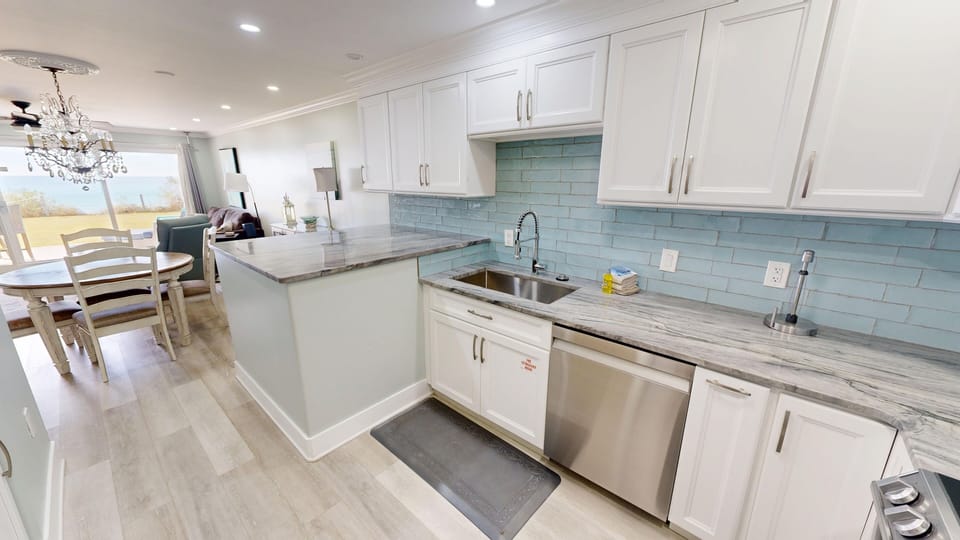 Condo, 1 Bedroom | Private kitchen | Fridge, oven, coffee/tea maker, toaster