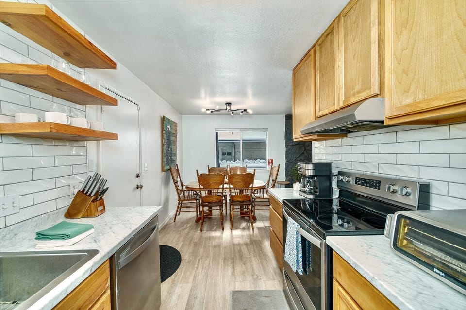 House, 3 Bedrooms | Private kitchen | Fridge, oven, coffee/tea maker, toaster