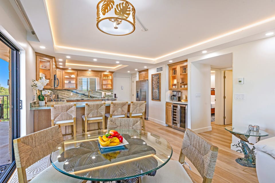 Meals made sweeter by the scenery.