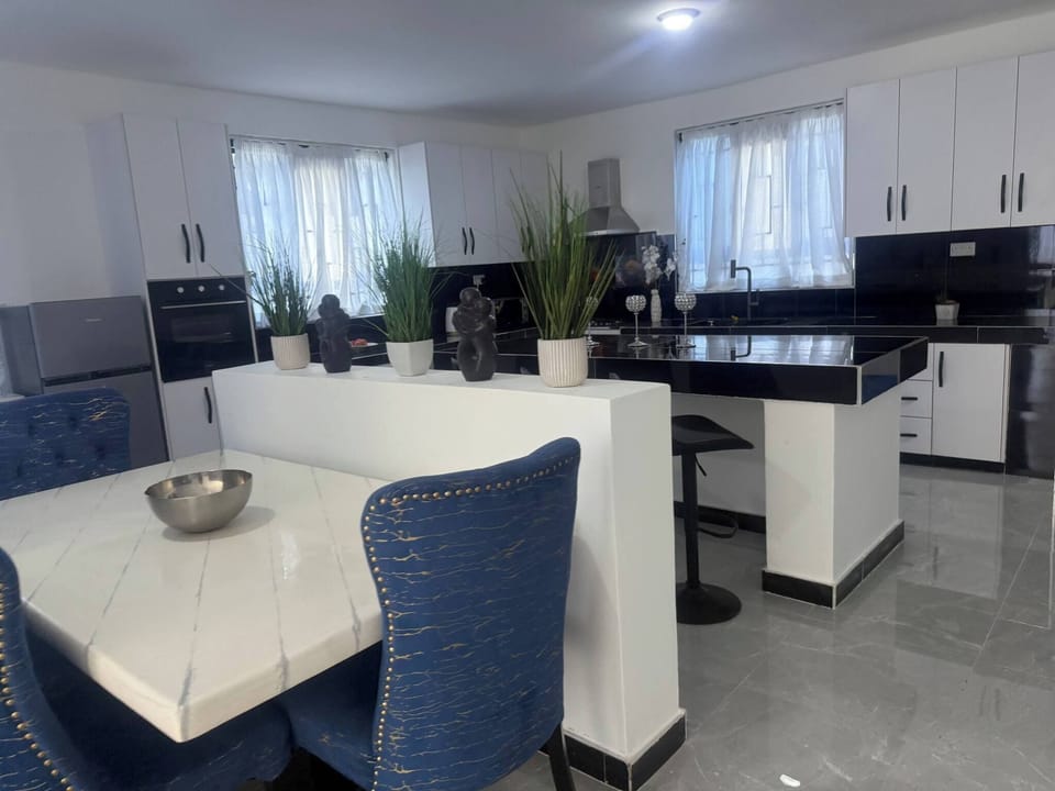 House, 3 Bedrooms, Smoking, City View | Interior