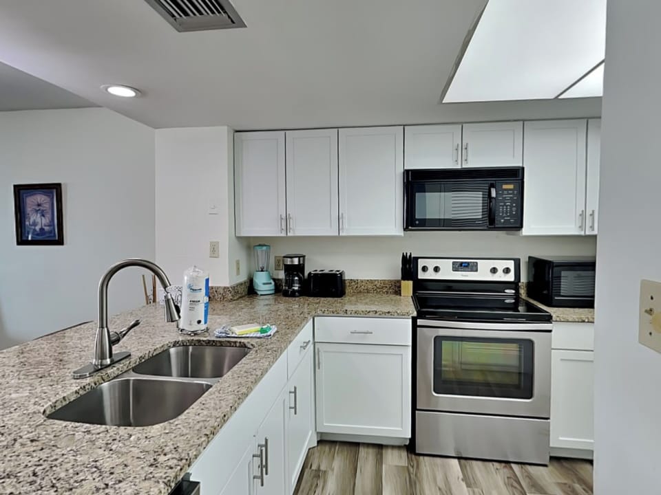 Kitchen - Lots of Counter Space