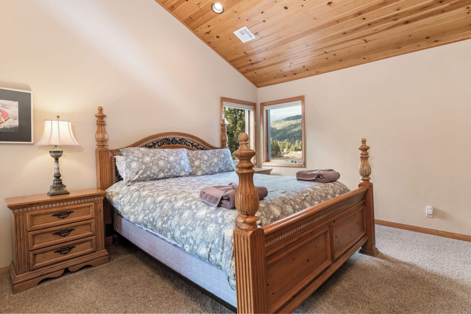 Signature House, 5 Bedrooms, Hot Tub, Lake View | Individually decorated, individually furnished, laptop workspace