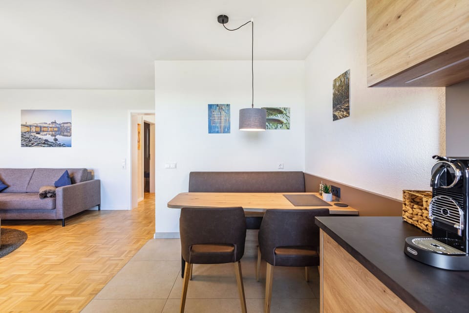 Deluxe Condo, Balcony, River View | Living area