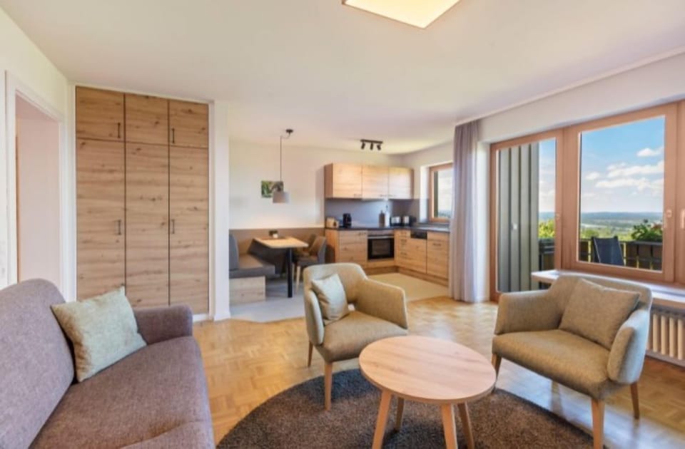 Deluxe Condo, Balcony, River View | Living area