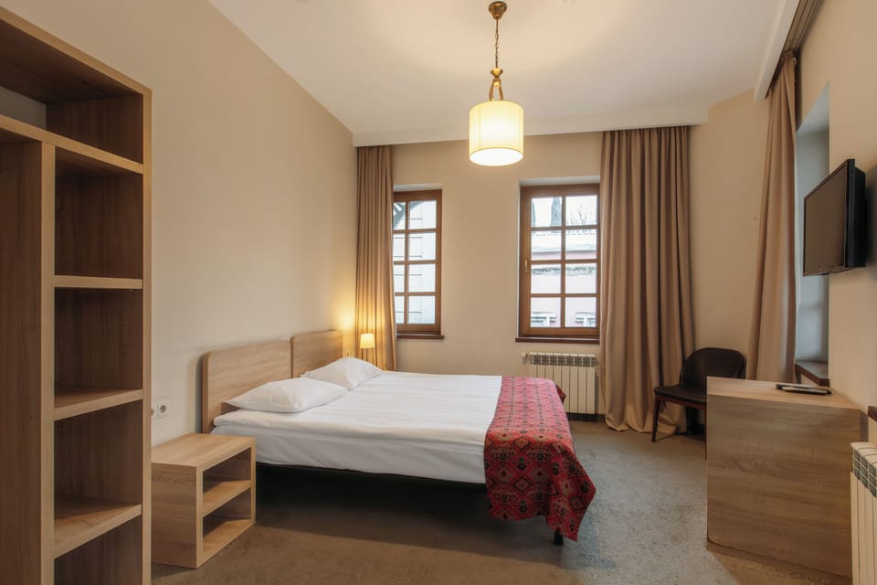 Standard Double or Twin Room, Non Smoking | Desk, soundproofing, iron/ironing board, free WiFi