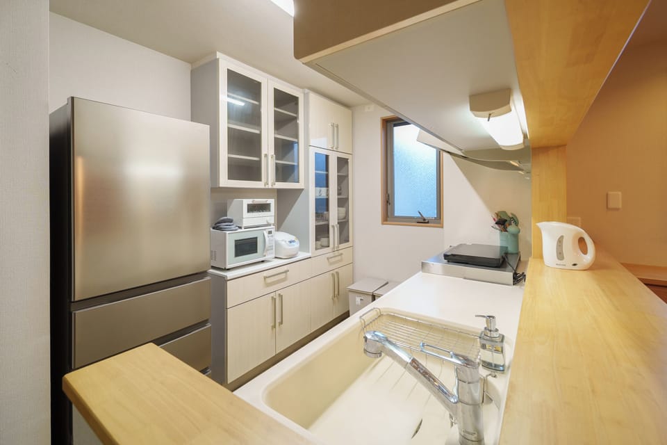 Family Condo, 5 Bedrooms, Non Smoking, Private Bathroom | Private kitchen | Microwave, stovetop, electric kettle, toaster