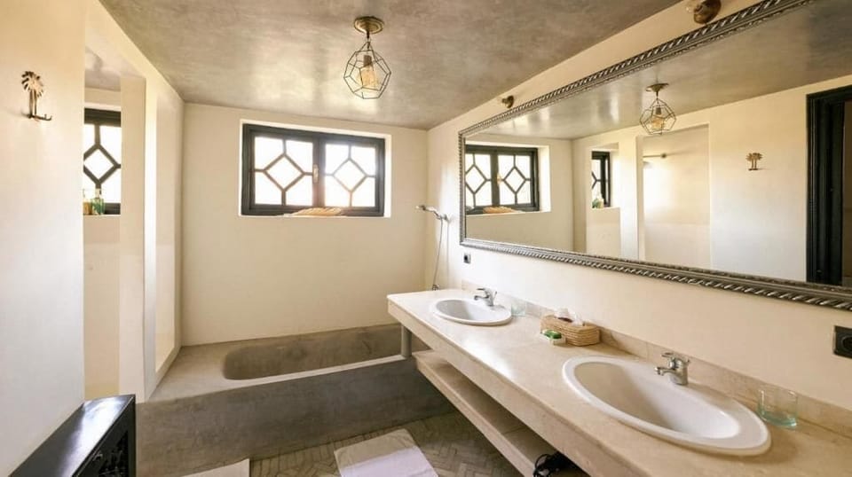 In-room safe, free WiFi, wheelchair access