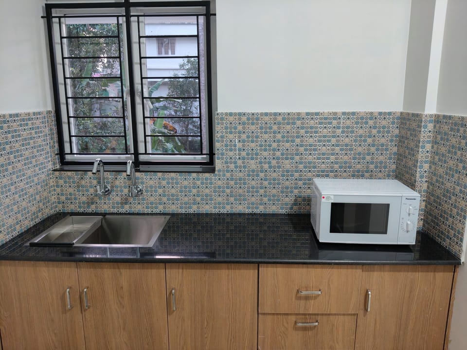 Economy Apartment | Private kitchen | Mini-fridge, microwave