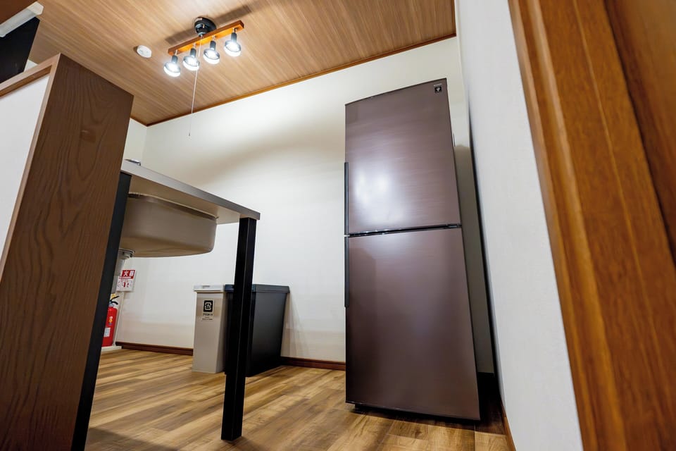 Comfort Condo, 4 Bedrooms, Non Smoking | Private kitchen | Full-size fridge, microwave, stovetop, cookware/dishes/utensils