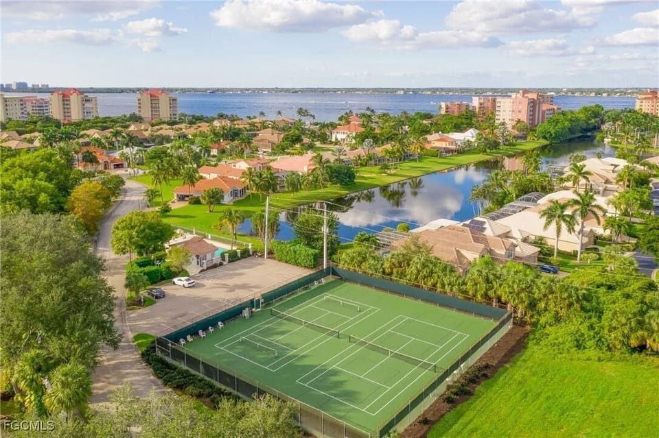 Tennis & pickleball courts