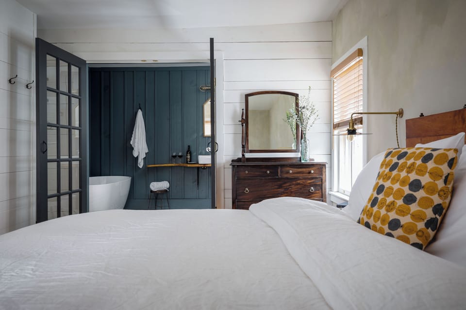 Single Room, Private Bathroom | Iron/ironing board, free WiFi