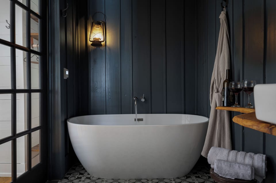 Single Room, Private Bathroom | Bathroom | Free toiletries, hair dryer, towels, soap