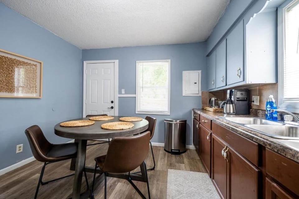 Classic House, City View | Private kitchen | Electric kettle, toaster