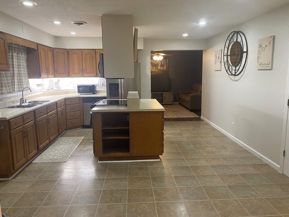 Full kitchen