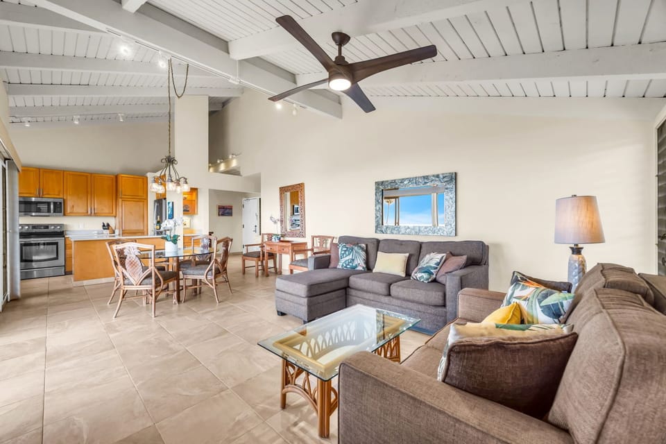 Luxury Apartment, Air conditioning, Ocean View | Living area | 50-inch Smart TV with cable channels