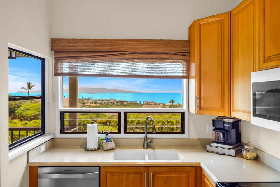 Luxury Apartment, Air conditioning, Ocean View | Private kitchen | Coffee/tea maker, electric kettle, toaster, blender
