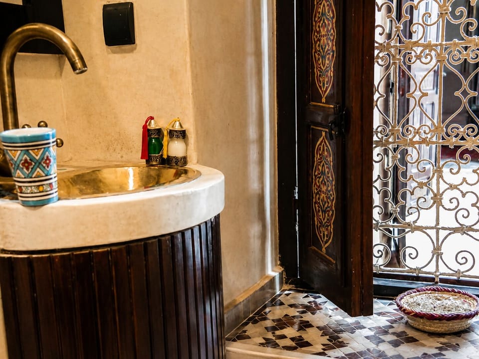Standard Double Room | Bathroom | Shower, free toiletries, hair dryer, bathrobes