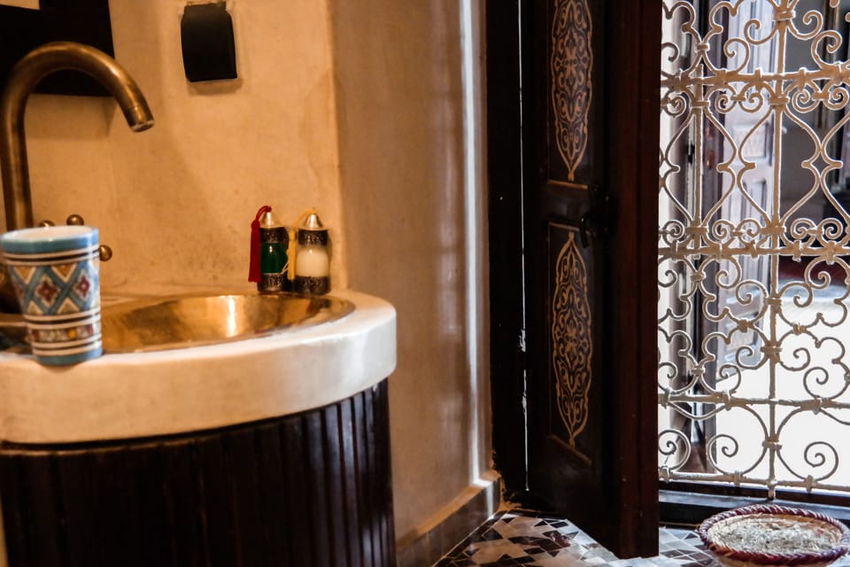 Standard Double Room (Marraplace) | Bathroom sink