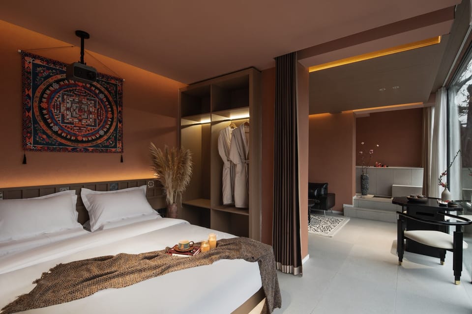 Romantic Suite, River View | Minibar, WiFi (free), individually decorated, individually furnished