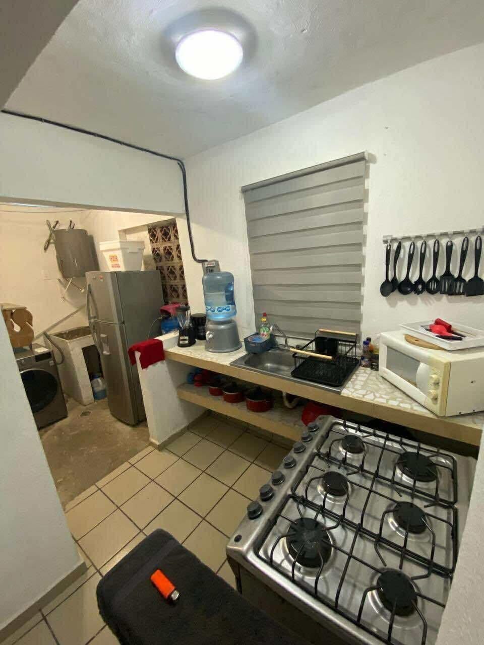Stovetop, cookware/dishes/utensils