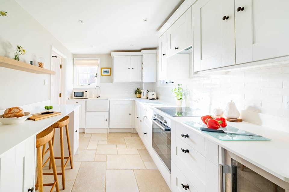 First floor: Fully-equipped kitchen including a dishwasher