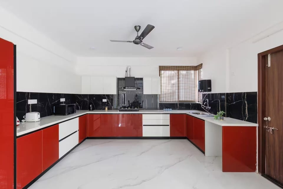 Apartment (2 Bedrooms) | Private kitchen | Microwave, blender, cookware/dishes/utensils