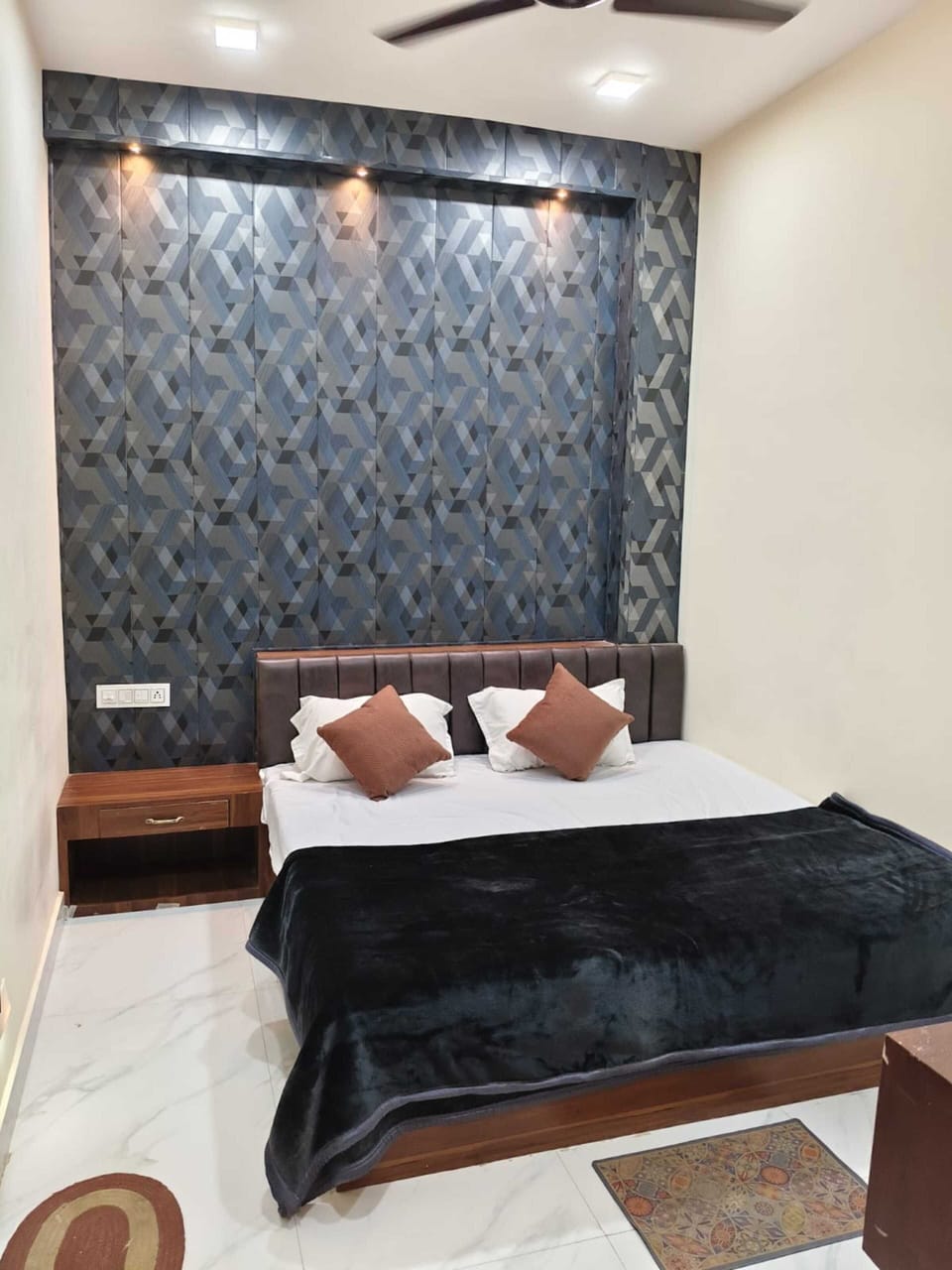 Deluxe Room | Rollaway beds, free WiFi, bed sheets