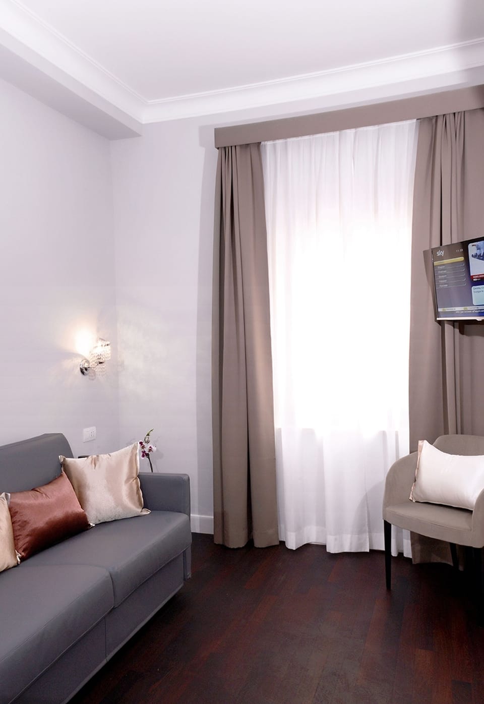Suite (Suite Charme Spagna)  | Living area | Flat-screen TV, pay movies
