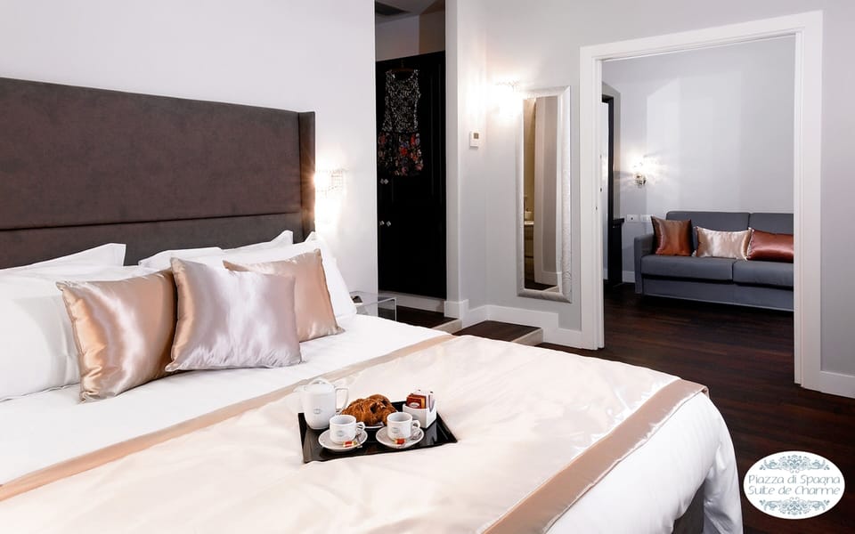 Suite (Suite Charme Spagna)  | Premium bedding, minibar, in-room safe, desk