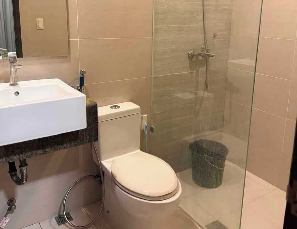 Shower, free toiletries, towels, soap