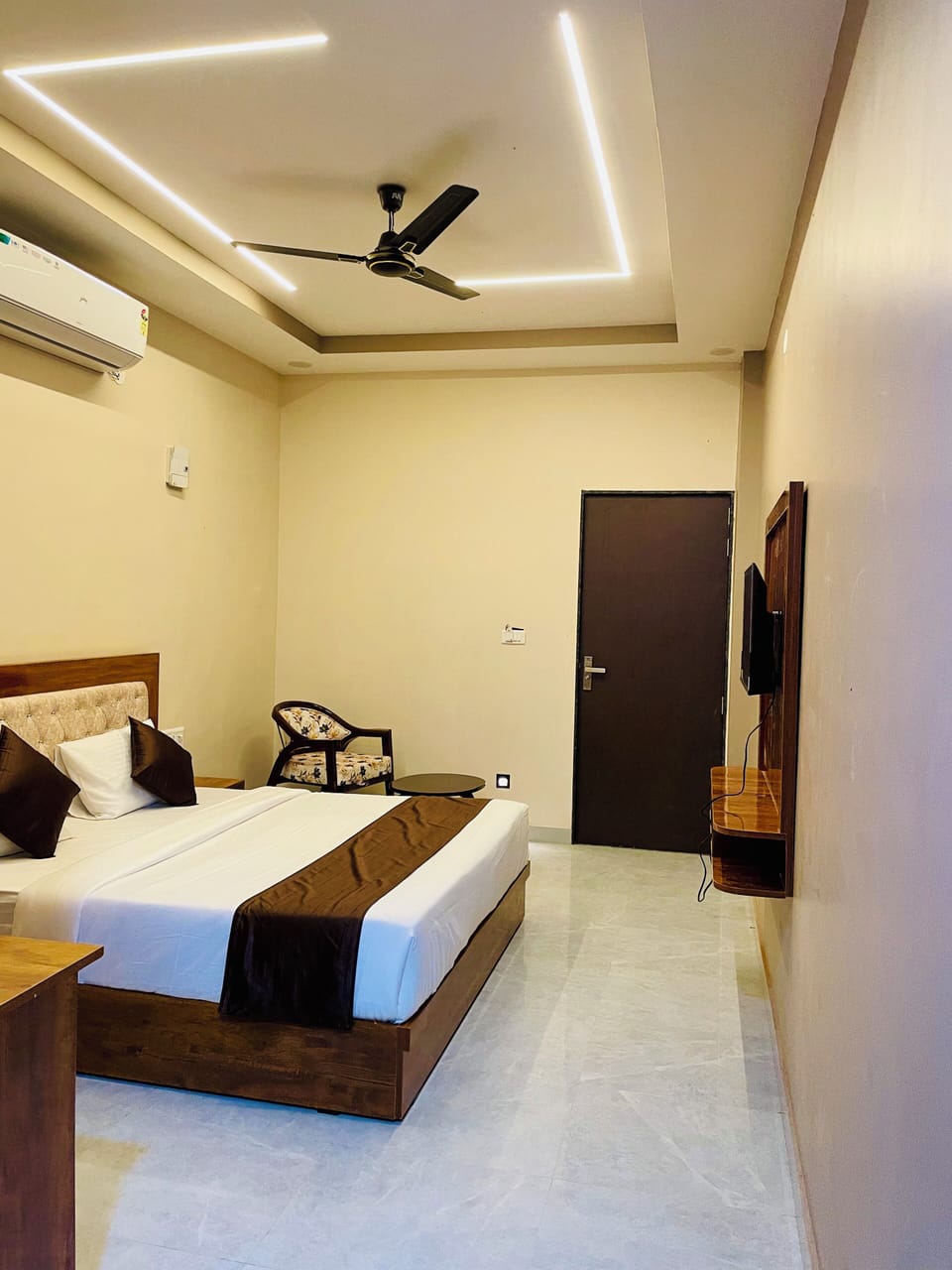 Deluxe Double Room | Free WiFi