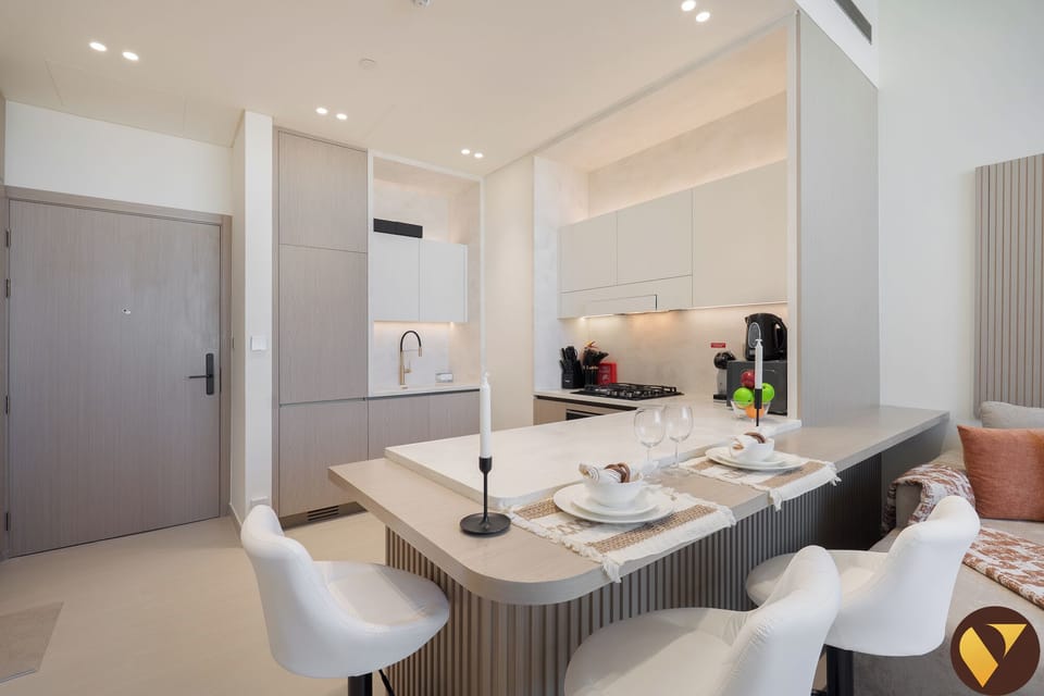 Luxury Apartment, Balcony, City View | In-room dining