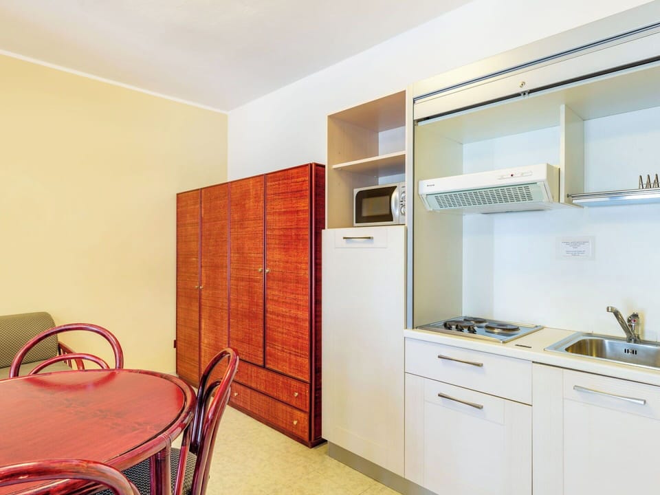 Flooring, Interior Design, Floor, Wood, Ceiling, Room, Apartment, Wood Stain, Cabinetry, Countertop
