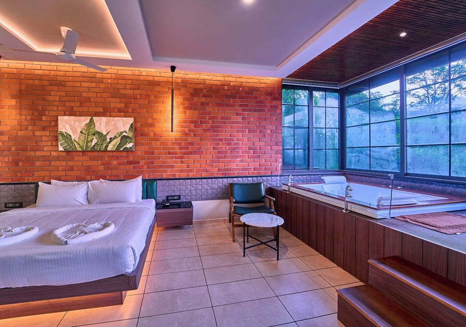 Signature Suite, 1 Bedroom, Balcony, Hill View | Premium bedding, memory foam beds, in-room safe, laptop workspace