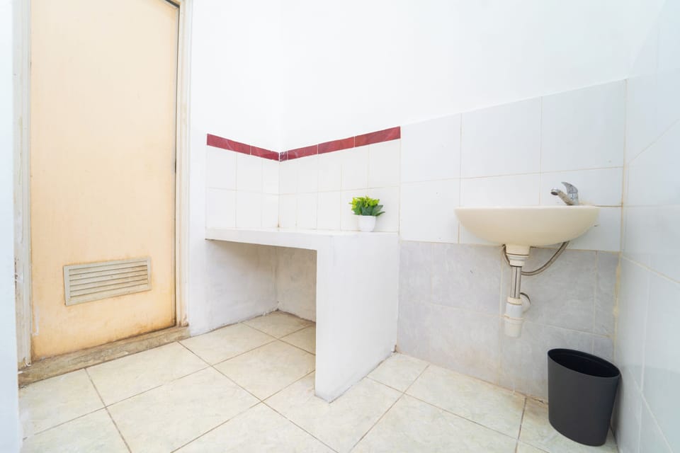 Executive Double Room | Bathroom | Towels, soap