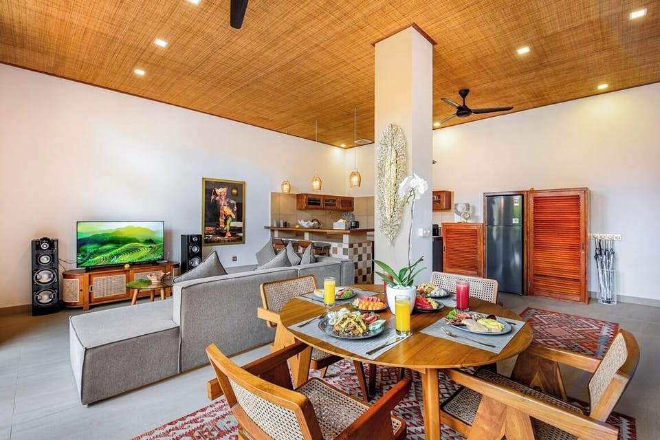 Comfort Villa, 2 Bedrooms, Private Pool | In-room dining