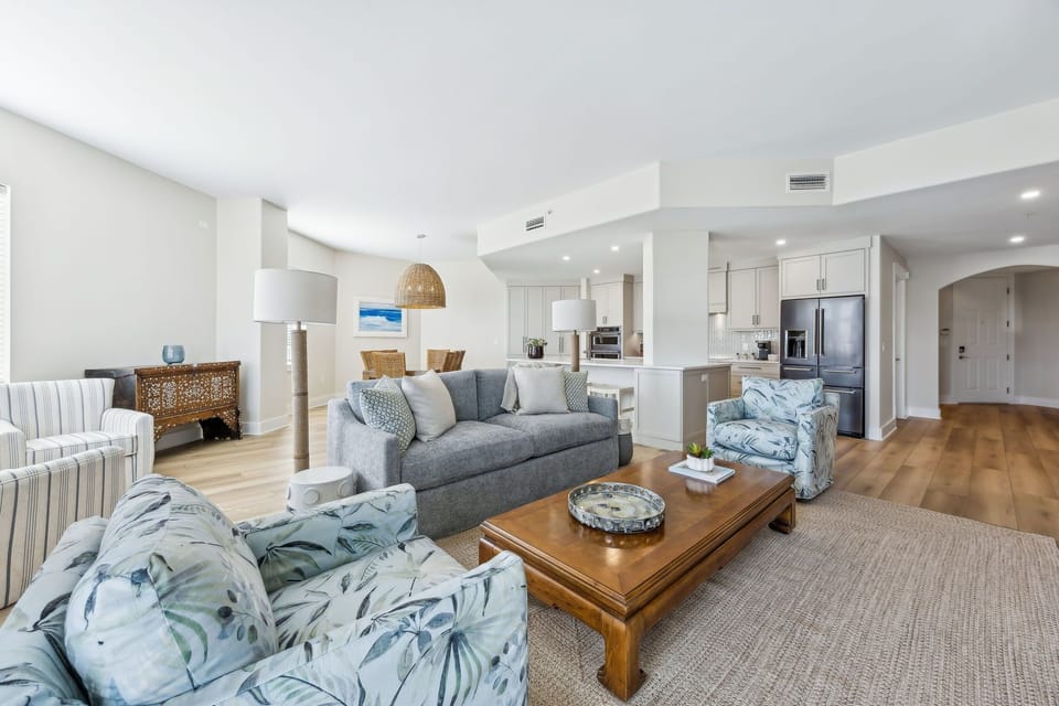 Several seating options in the living room