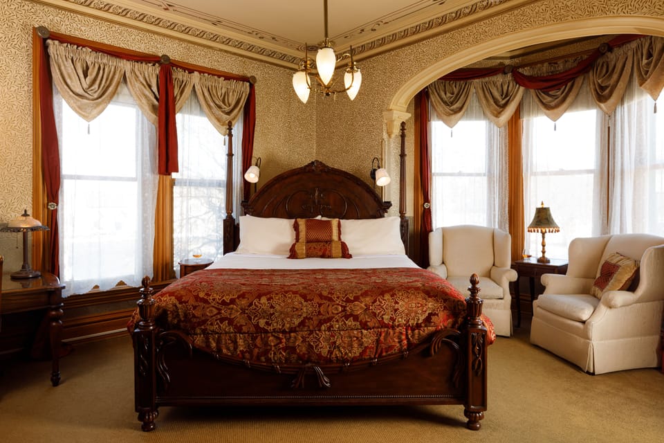 Premier Room, 1 King Bed, Jetted Tub, City View (4) | Premium bedding, pillowtop beds, individually decorated