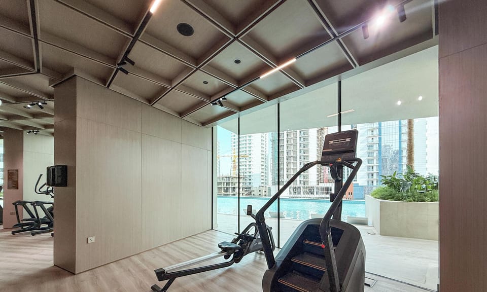 LUX  The Phantom Sky Pool Suite Apartment in Dubai