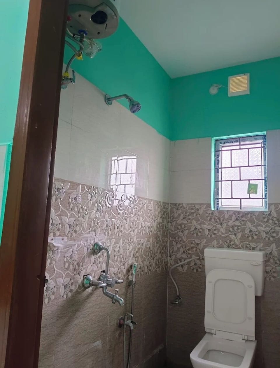 Shower, free toiletries, soap, shampoo