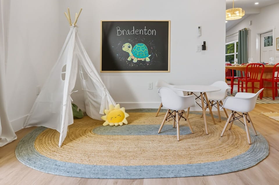 our child’s private getaway. Soft, safe, and full of charm, the teepee hut is a playful hideout that sparks creativity and giggles.
