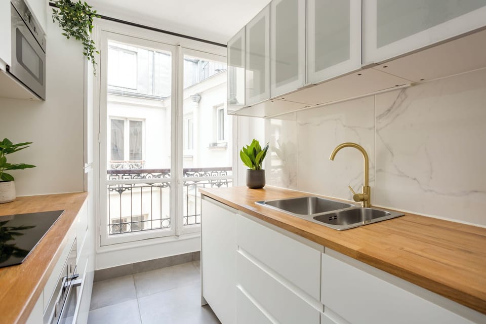 Apartment | Private kitchen | Fridge, microwave, oven, stovetop