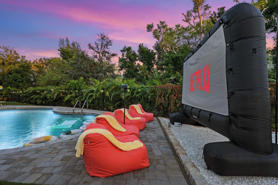 Movie night just went outdoors. Cozy seating, big-screen vibes, and stars overhead—this is how unforgettable nights are made.